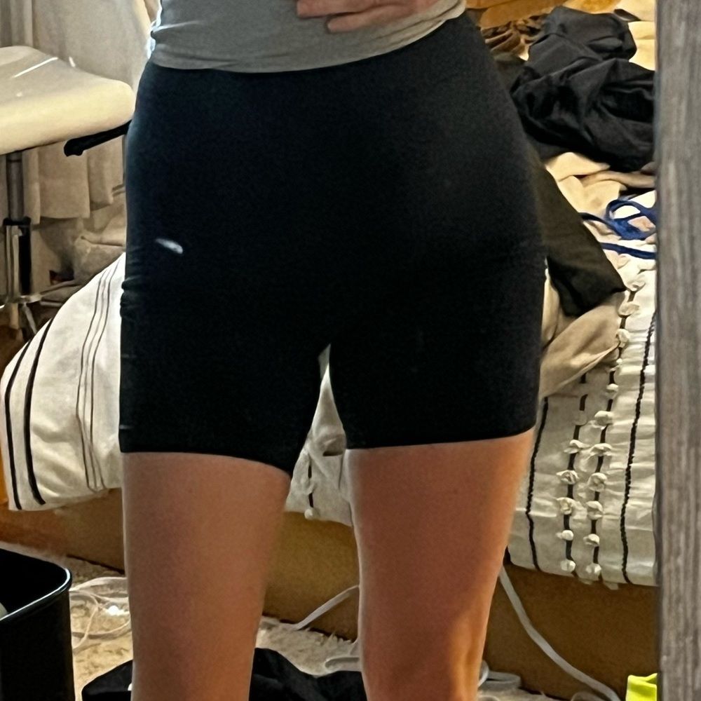 Alphalete amplify biker shorts size medium